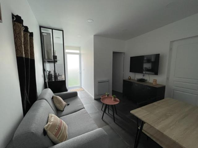 - Le Nuage - Unique, Espace Spa Privatif Et Jardin Avec Plancha Et Salon Privatif, Stationnement Public Gratuit Niort Zewnętrze zdjęcie