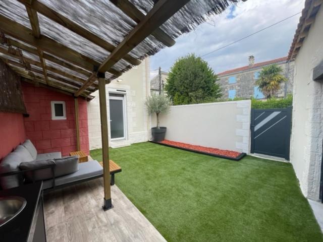 - Le Nuage - Unique, Espace Spa Privatif Et Jardin Avec Plancha Et Salon Privatif, Stationnement Public Gratuit Niort Zewnętrze zdjęcie
